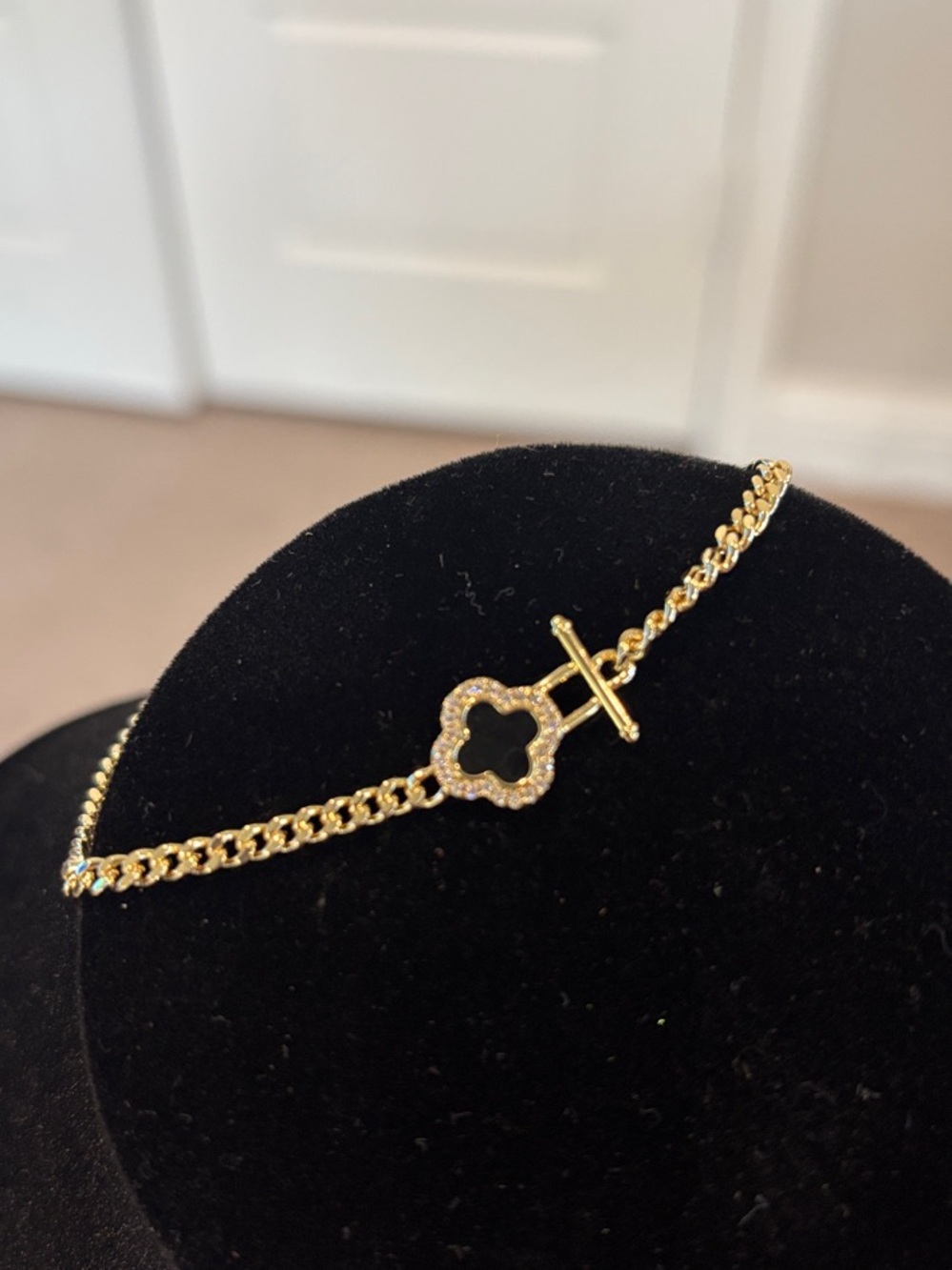 Gold Clover Toggle Chain Bracelet - Elegant Women’s Jewelry